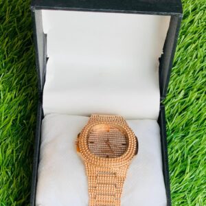 Women Round Quartz Watch